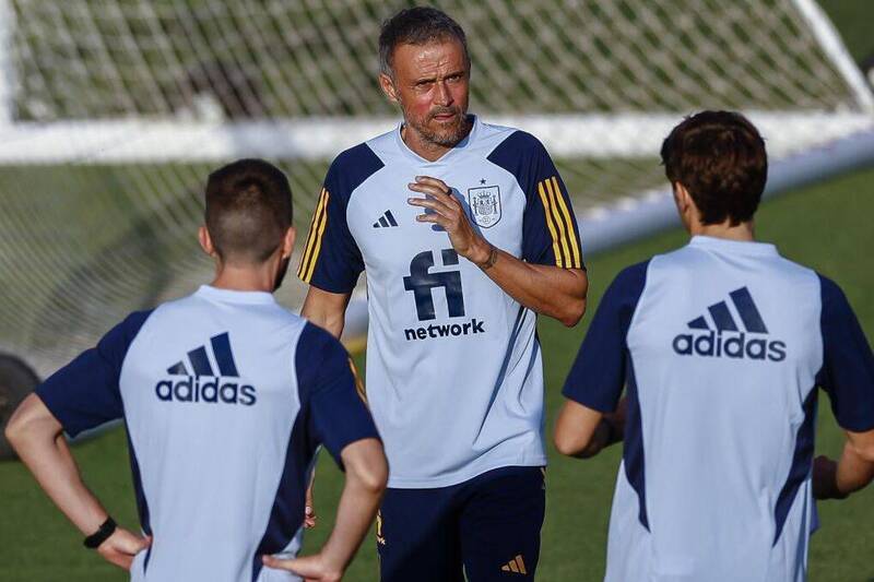 اقدام نوآورانه انریکه؛ بیسیم به جای فریاد!