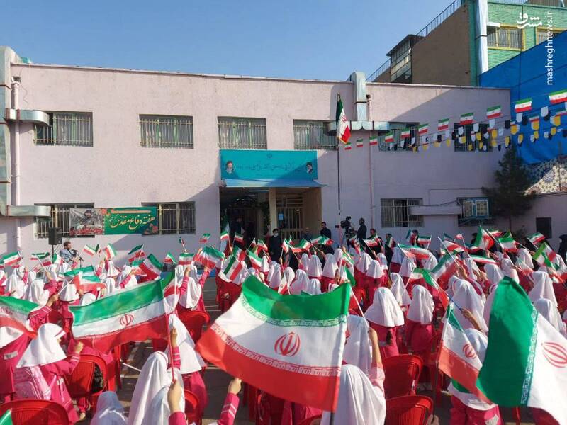 عکس/ زنگ آغاز سال تحصیلی ۱۴۰۲-۱۴۰۱ با حضور رئیسی