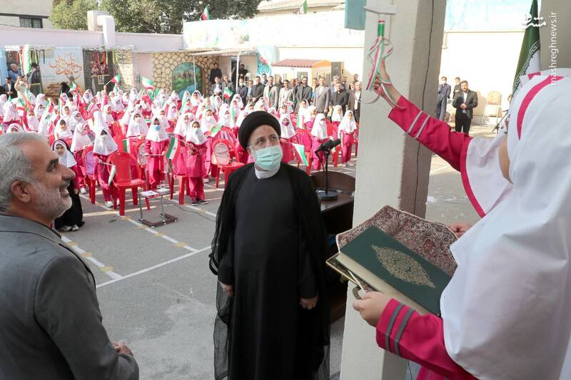 عکس/ زنگ آغاز سال تحصیلی ۱۴۰۲-۱۴۰۱ با حضور رئیسی