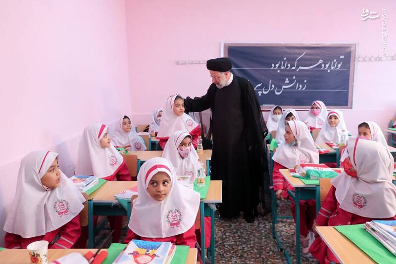 عکس/ زنگ آغاز سال تحصیلی ۱۴۰۲-۱۴۰۱ با حضور رئیسی