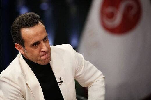 سلبریتی ایرانی محافظ میگیرد که دست هوادار به او نخورد، حالا دلسوز همان هوادار است!