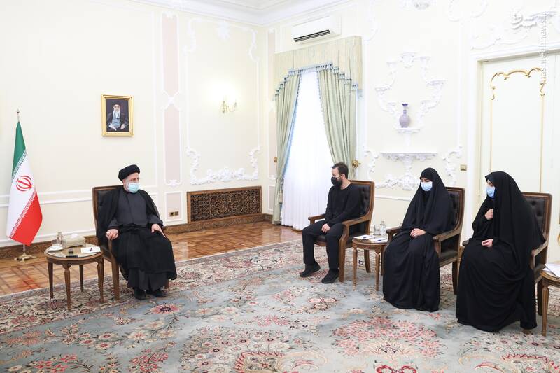 دیدار خانواده شهید سلیمانی با رئیسی+ عکس