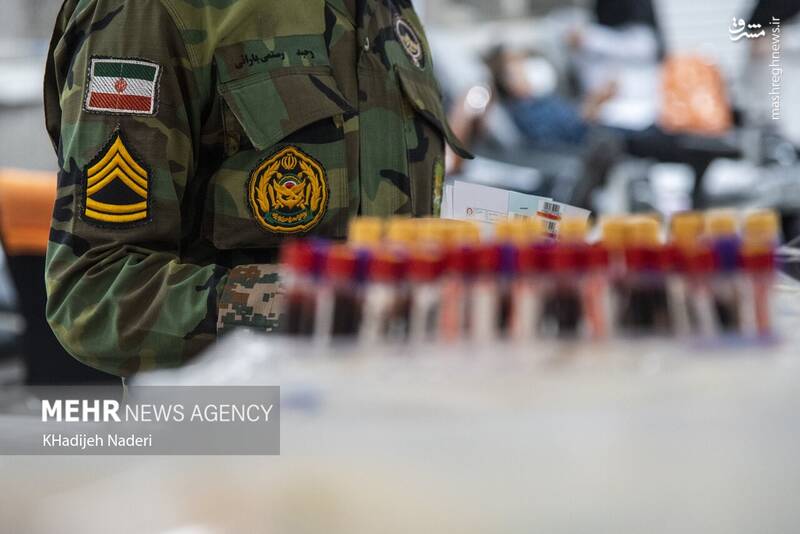 عکس/ اهدای خون توسط نیروهای ارتش در اصفهان