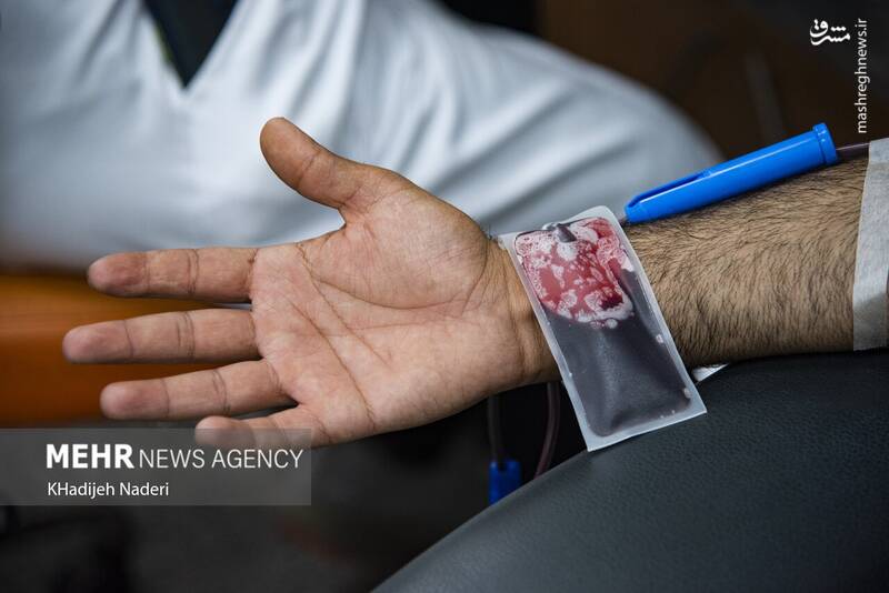 عکس/ اهدای خون توسط نیروهای ارتش در اصفهان