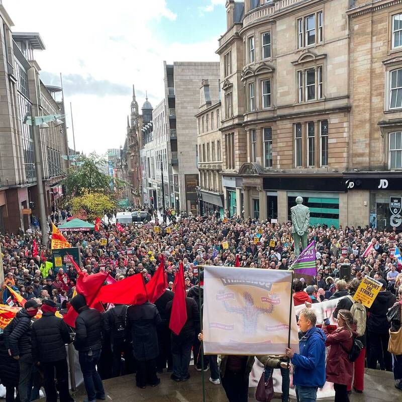 تجمعات سراسری در انگلیس؛ اعتراض به تورم و هزینههای زندگی+عکس