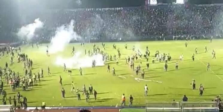 جزئیات اتفاق مرگبار فوتبال با بیش از ۱۲۰ کشته! +فیلم و عکس