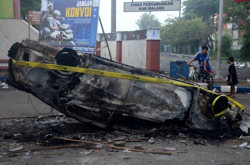 جزئیات اتفاق مرگبار فوتبال با بیش از 120 کشته! +فیلم و عکس