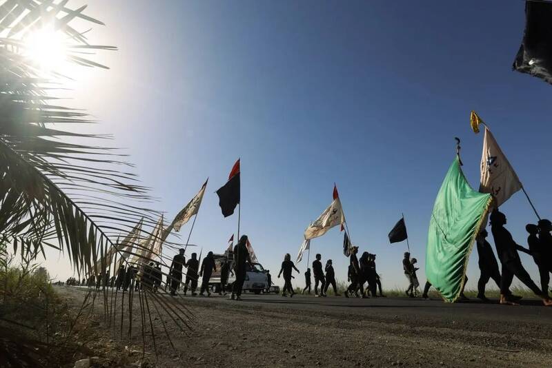 پیادهروی مردم عراق به سوی سامرا+عکس و فیلم