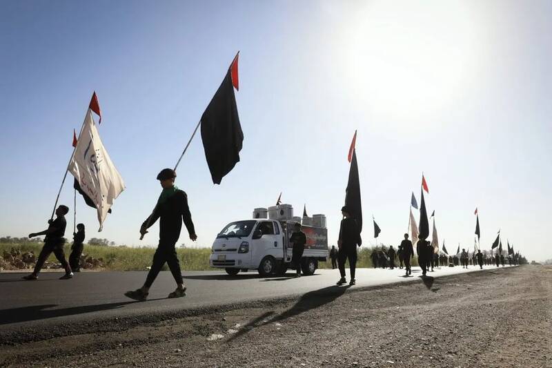 پیادهروی مردم عراق به سوی سامرا+عکس و فیلم