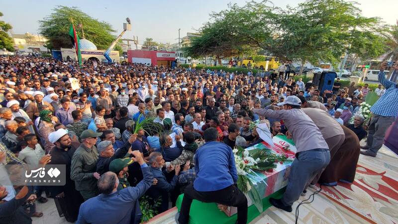 تشییع باشکوه شهید مدافع امنیت در قشم +عکس