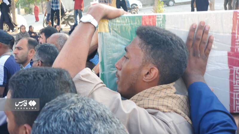 تشییع باشکوه شهید مدافع امنیت در قشم +عکس