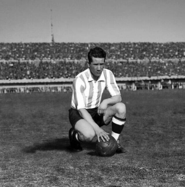 بازیکنی که از صافی میگذشت / مهاجمی که اتفاقی به بازی آمد و آقای گل جهان شد! + عکس 2