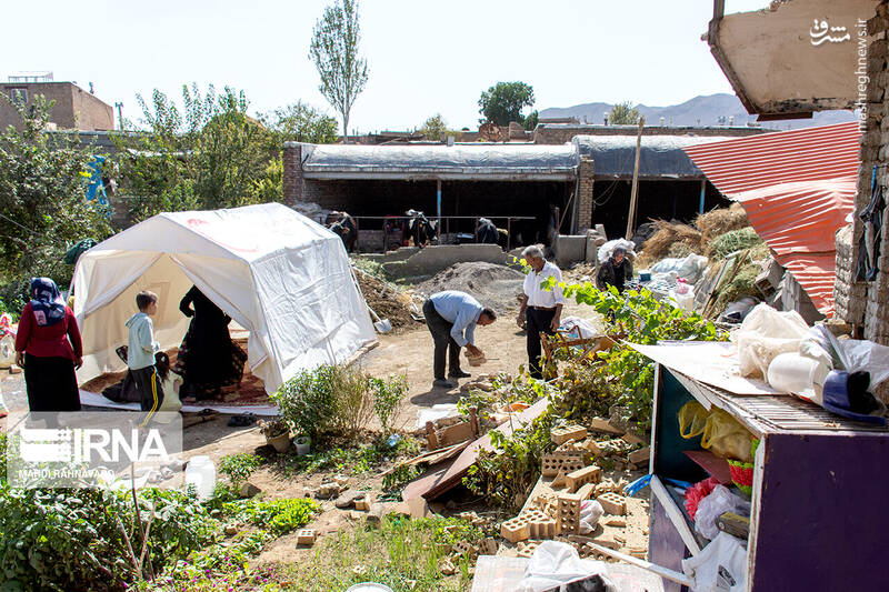 عکس/ بجا مانده از زلزله خوی