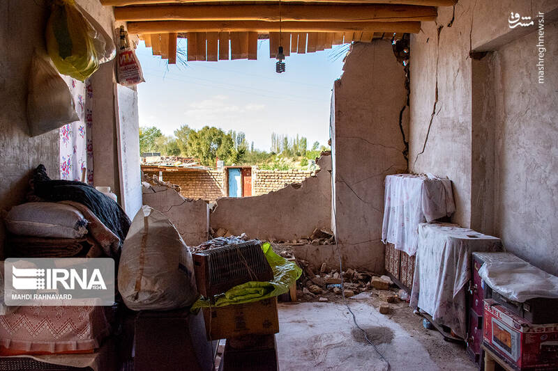 عکس/ بجا مانده از زلزله خوی