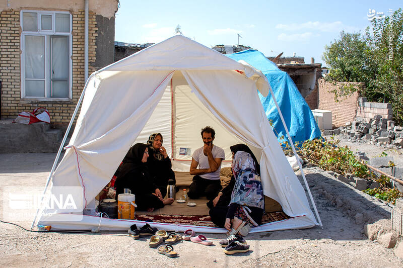 عکس/ بجا مانده از زلزله خوی