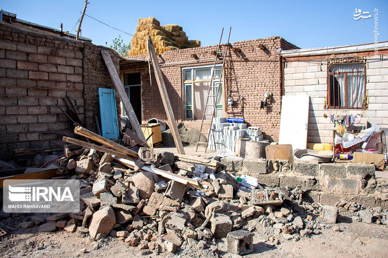 عکس/ بجا مانده از زلزله خوی