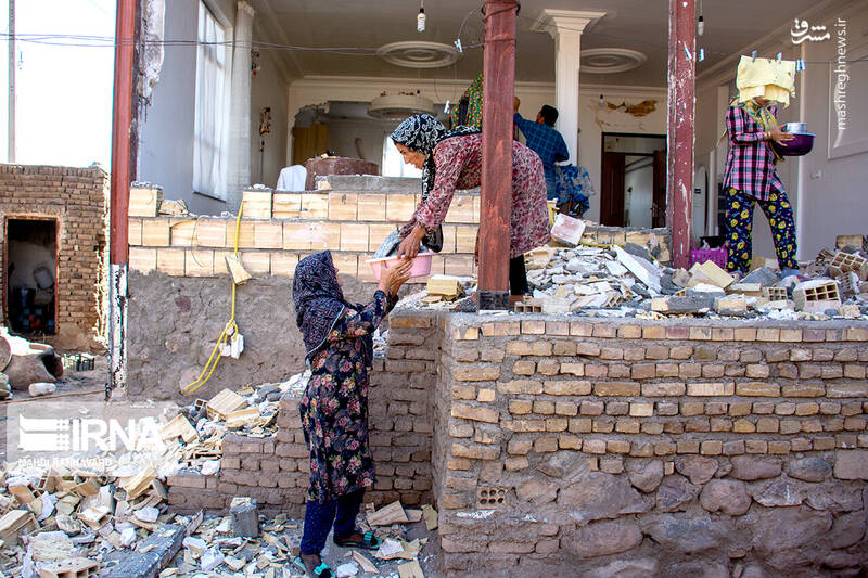 عکس/ بجا مانده از زلزله خوی