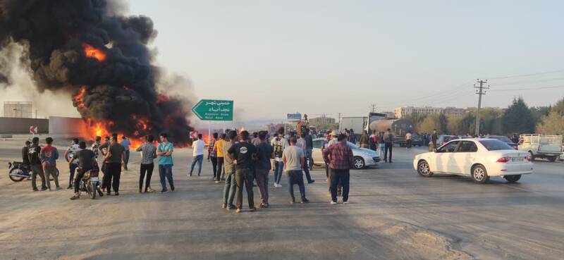 واژگونی و انفجار تانکر حمل بنزین در اتوبان شاهینشهر بدون تلفات جانی +عکس