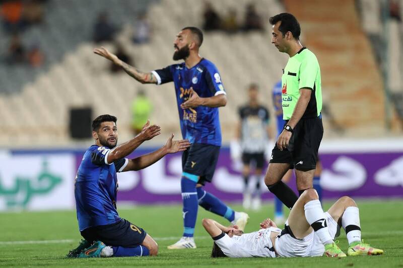 با اخراج دو بازیکن سرخابی پاداش گرفتم