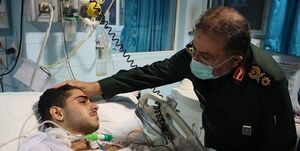 ملاقات سردار غلامرضا سلیمانی با جوان بسیجی آسیبدیده در اغتشاشات