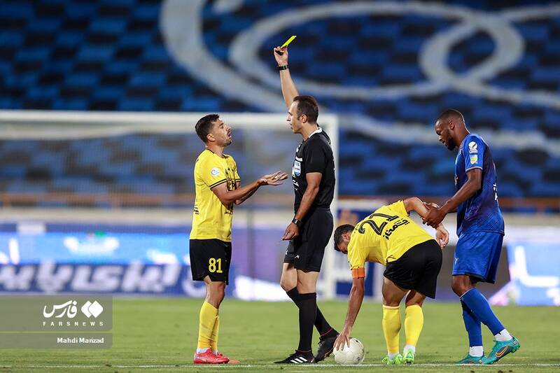 مظفری: داور سه پنالتی استقلال را ندید