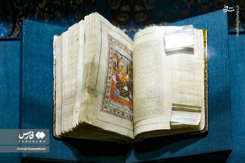 عکس/ رونمایی از نسخه نفیس و هنری دیوان حافظ