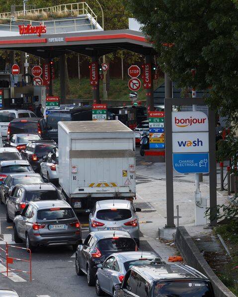 اعتصابات کارگران بخش پالایشگاهی در فرانسه
