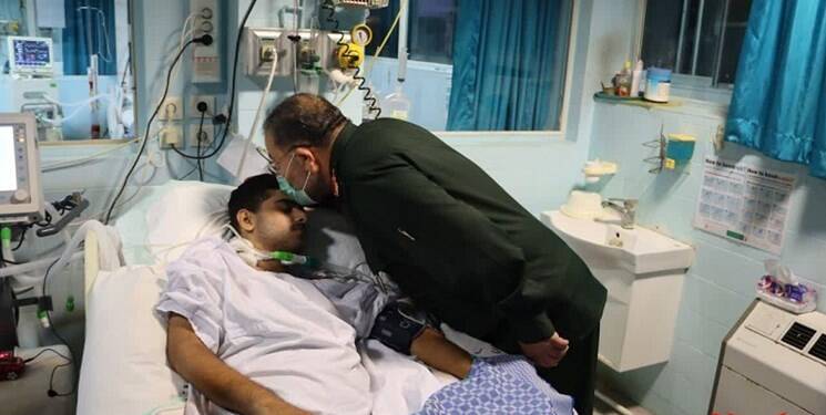 ملاقات سردار غلامرضا سلیمانی با جوان بسیجی آسیبدیده در اغتشاشات 2