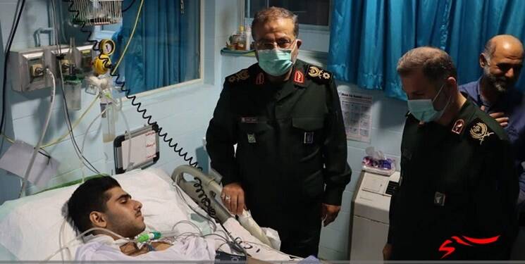 ملاقات سردار غلامرضا سلیمانی با جوان بسیجی آسیبدیده در اغتشاشات 5