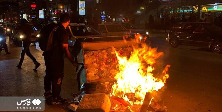 تاکتیکهای یگان ویژه در مقابل اغتشاشات برق آسا / حضور در کف خیابان به ازای دریافت پول خرید یک گوشی اپل! 7