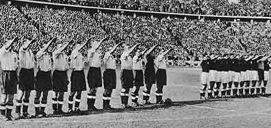 سیاسی ترین بازی های تاریخ فوتبال؛ از دست خدا تا میدان قطر + عکس 5