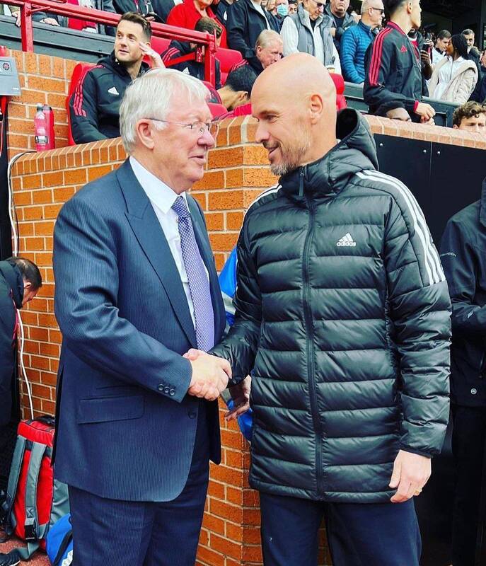 تجلیل از 2 فوقستاره منچستریونایتد / رونالدو در آغوش پدر قرار گرفت + عکس 2