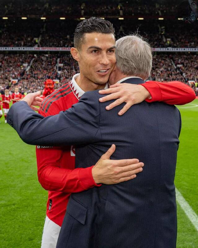 تجلیل از 2 فوقستاره منچستریونایتد / رونالدو در آغوش پدر قرار گرفت + عکس 4