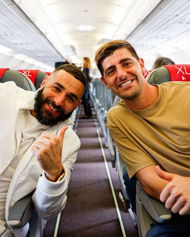 ستارگان رئال و بارسا در راه پاریس/ توپ طلا میزبان بنزما و لواندوفسکی شد +عکس