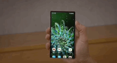 گوشی رول شدنی موتورولا با نمایشگر OLED