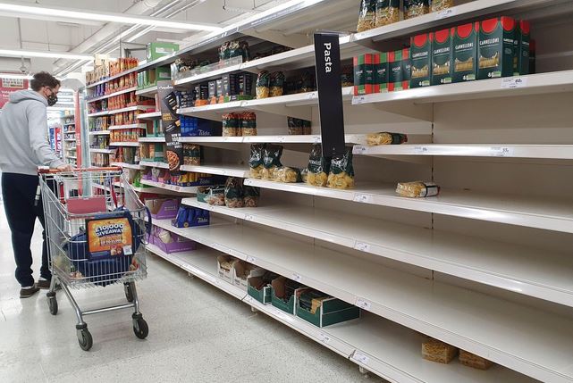 جام جهانی فوتبال در قطر کابوس جدید سوپرمارکتها در انگلیس