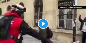 تیتر فعلا این باشه: شلیک مستقیم مامورین نیروی انتظامی به چشم یک خبرنگار در پاریس+ فیلم