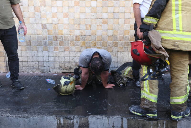 آتشسوزی گسترده در خیابان ولیعصر تهران +عکس