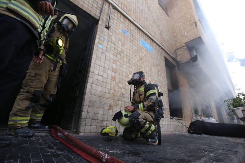 آتشسوزی گسترده در خیابان ولیعصر تهران +عکس