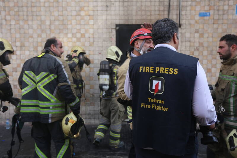 آتشسوزی گسترده در خیابان ولیعصر تهران +عکس