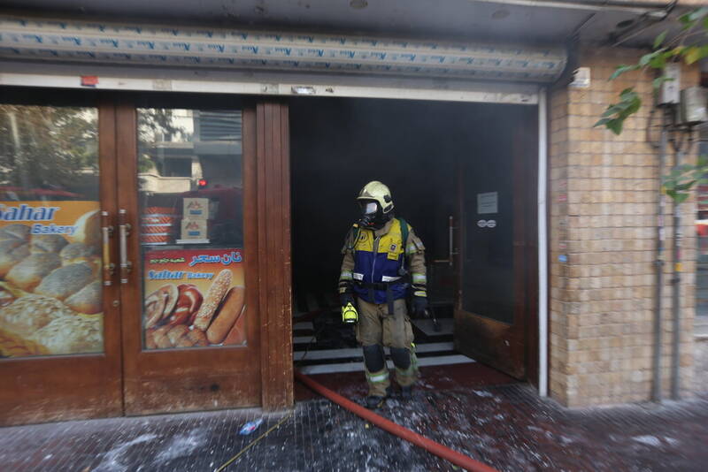 آتشسوزی گسترده در خیابان ولیعصر تهران +عکس