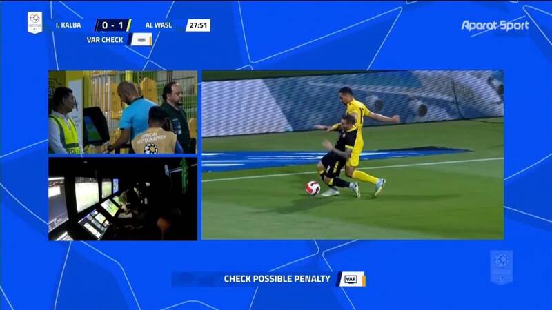 اعتراض مجیدی به داور چهارم با تلفن همراه +عکس