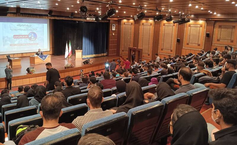 هیاهو به جای گفتوگو!/ نشست دانشجویان با سخنگوی دولت چگونه تمام شد؟