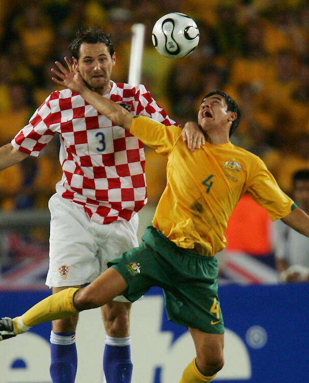 اخراج عجیب یک بازیکن پس از ۳ کارت زرد! +عکس و فیلم