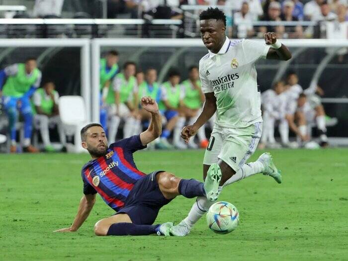 آسیبشناسی کیفیت لیگ برتر فوتبال توسط چراغپور؛ یک دهه از فوتبال روز دنیا عقب هستیم