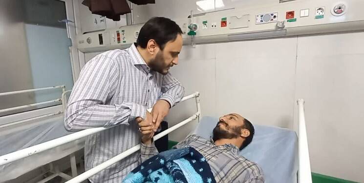 عیادت سخنگوی دولت از عکاس مجروح در قم/ روایت شاهبداقی از ماجرای امروز دانشگاه قم