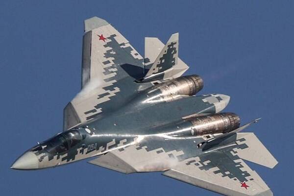 سوخو ۵۷ ارتقا یافته اولین پرواز خود را انجام داد