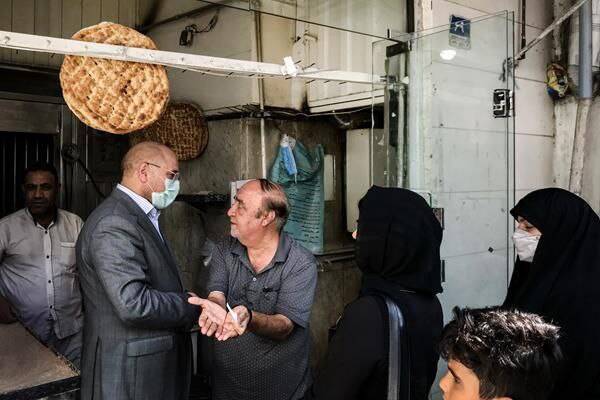 قالیباف با حضور در یکی از مناطق تهران با مردم و کسبه به گفتوگو پرداخت