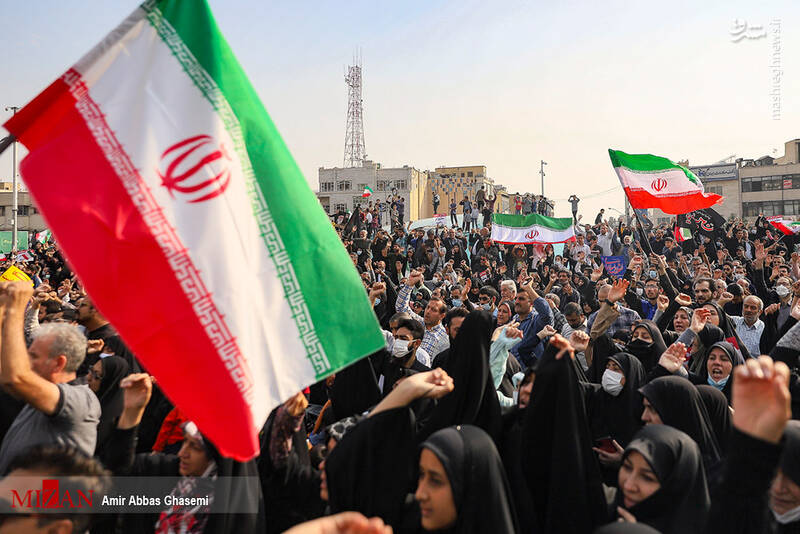 راهپیمایی سراسری در محکومیت جنایت تروریستی شیراز/ «آشوبگر داعشی پیوندتان مبارک» و «سپاه انقلابی انتقام انتقام» شعار مردم است + فیلم و عکس