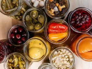 عوارض خوردن ترشی را جدی بگیرید